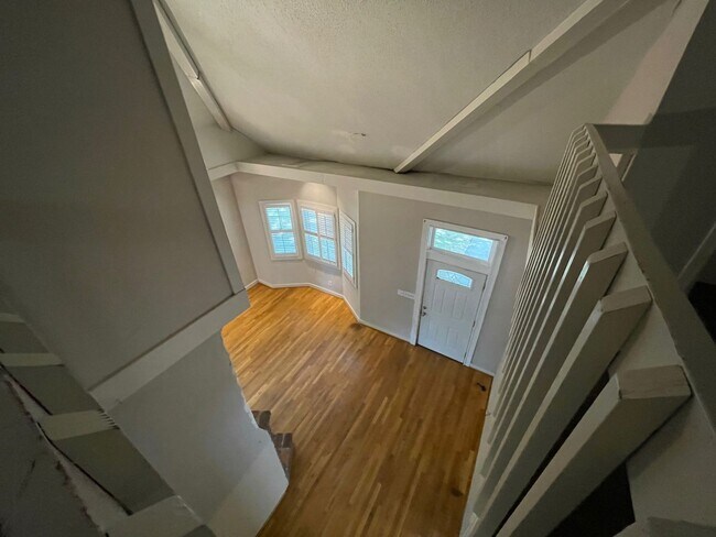 Building Photo - 760 W Ashland Ave NE