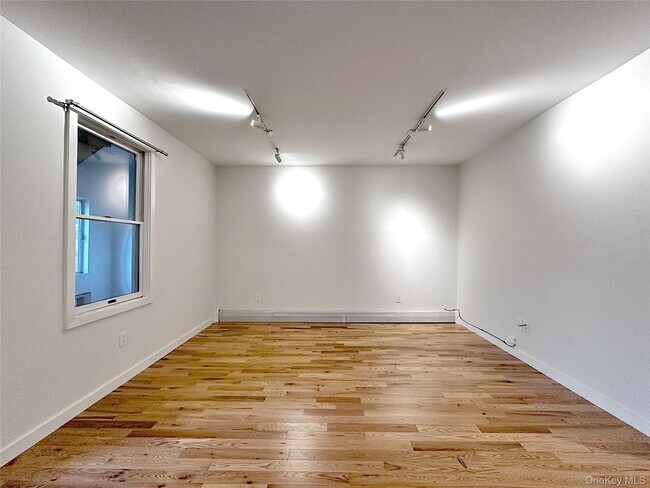 Building Photo - 437 Warburton Ave