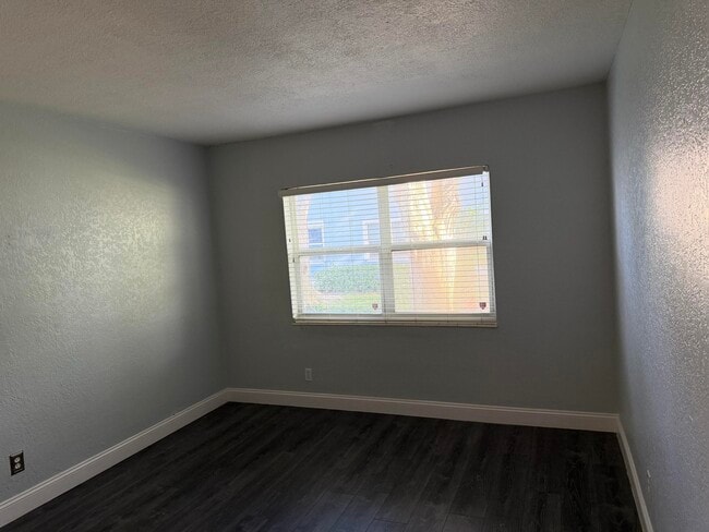 Building Photo - 270 S Cypress Rd