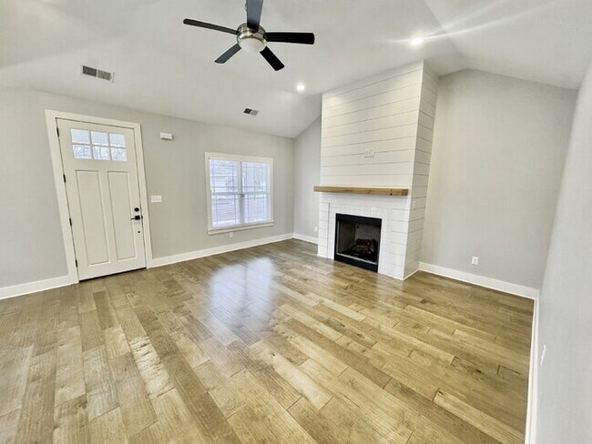 Building Photo - 441 Josephine St