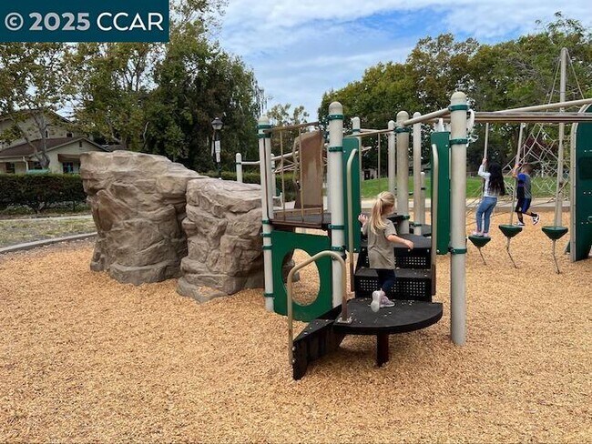 Building Photo - 2186 San Pablo Ave