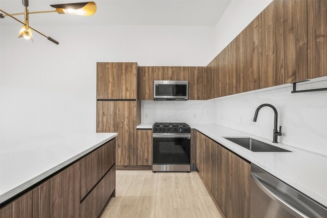 Building Photo - 104 Tolima Dove St