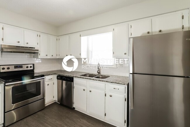Building Photo - 3 Bedroom Pet-Friendly Home in KANSAS CITY, MO with Main Street Renewal