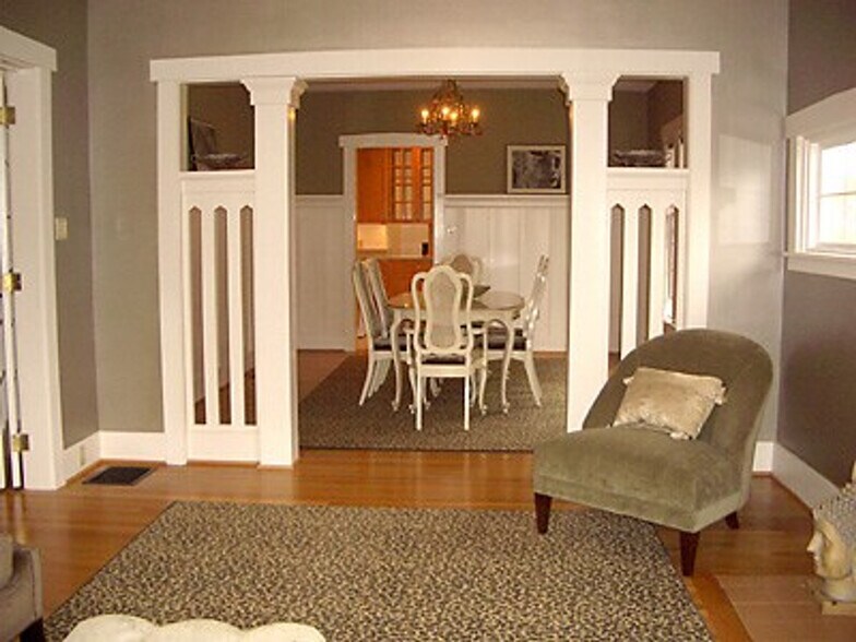 Building Photo - 515 21st Ave E