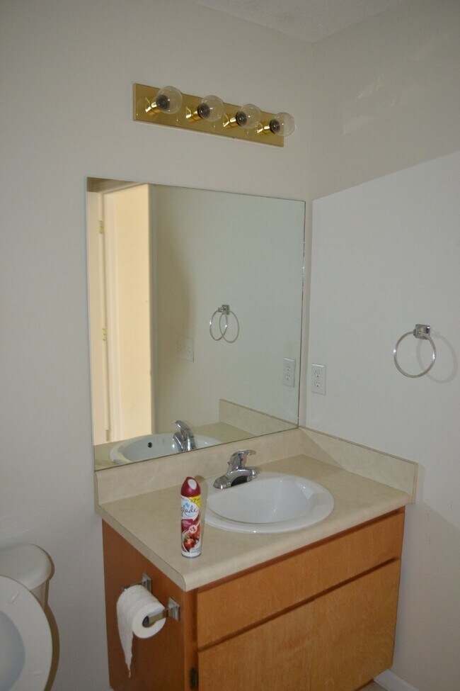 Building Photo - Apartment for Rent