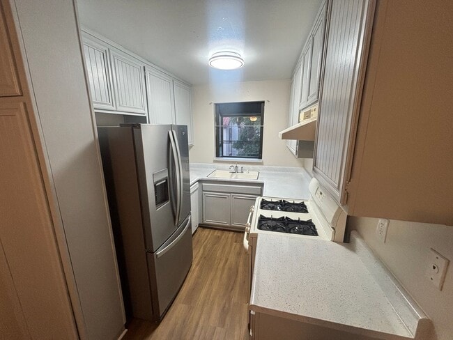 Building Photo - Beautiful 2-Bedroom Condo in Canyon Country!