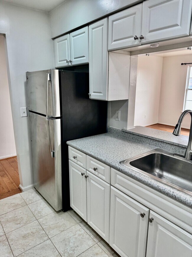 Building Photo - 34 Bergen Ridge Rd