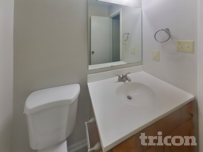 Building Photo - 5220 Tamarisk Ct