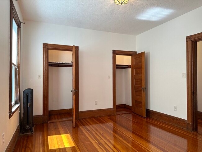 Building Photo - 364 Centre St