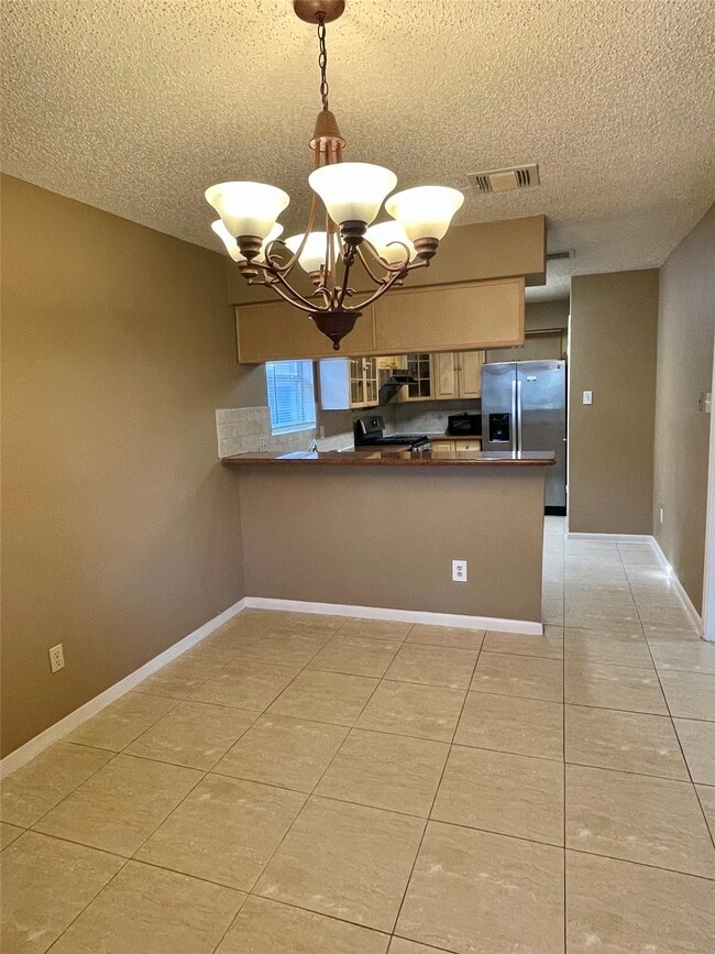 Building Photo - 3034 Mosby Dr