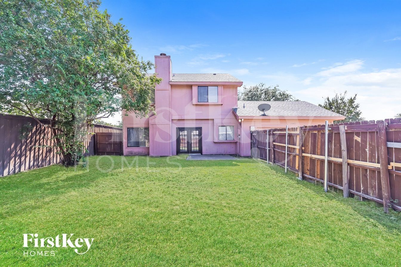 Building Photo - 7901 Tulane Dr