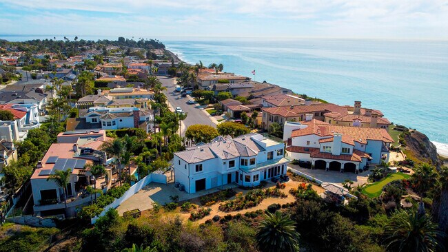Building Photo - 3811 Vista Blanca