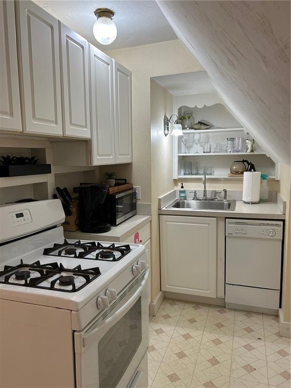 Building Photo - 42 Robinwood Rd