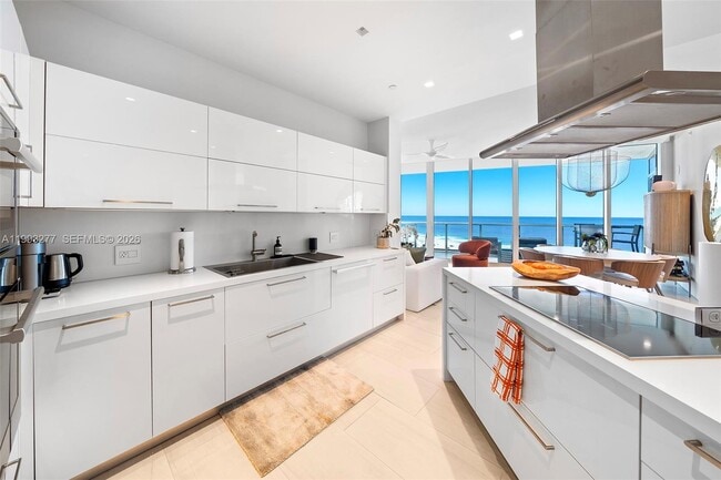 Building Photo - 100 South Pointe Dr