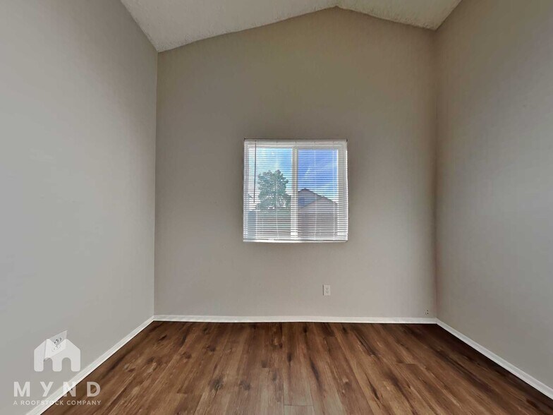 Building Photo - 8913 W Fairmount Ave