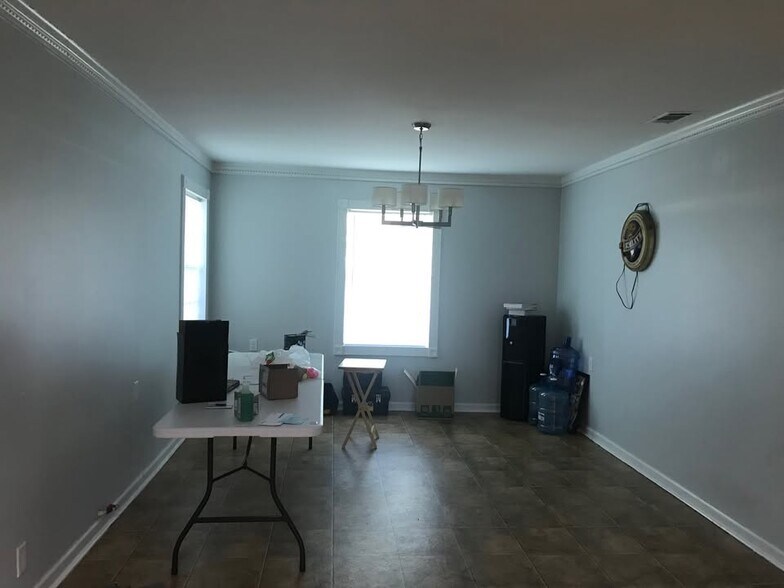 Dining - 311 Linden Cir