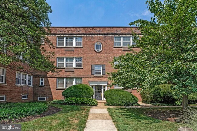 Building Photo - 1808 W Abingdon Dr
