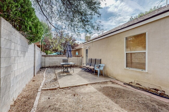 Building Photo - 10728 Hatch Dr NW