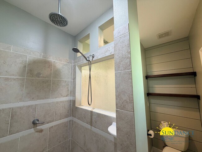 Building Photo - 213 Golf Course Dr