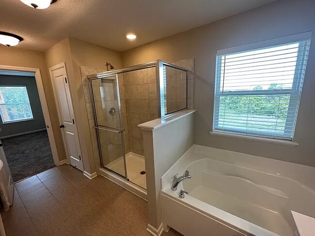 Building Photo - Gorgeous 5 Bedroom, 3.5 Bath Single Family...