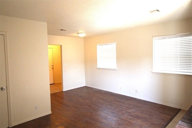 Building Photo - 112 NE 12th St