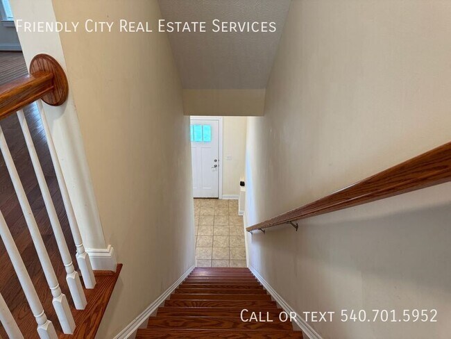 Building Photo - 565 Spring Oaks Drive