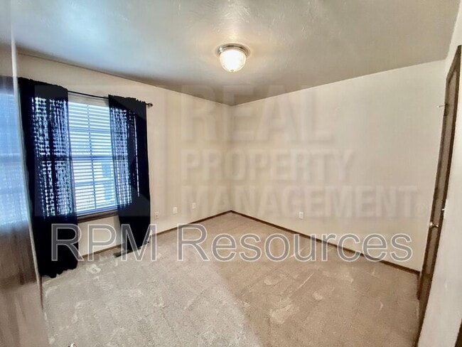 Building Photo - 216 Castle Rock Rd