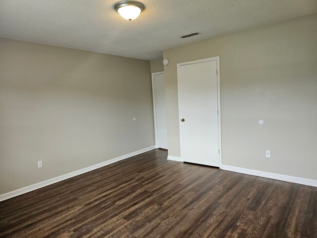 Building Photo - 5007B N. Moore Lane