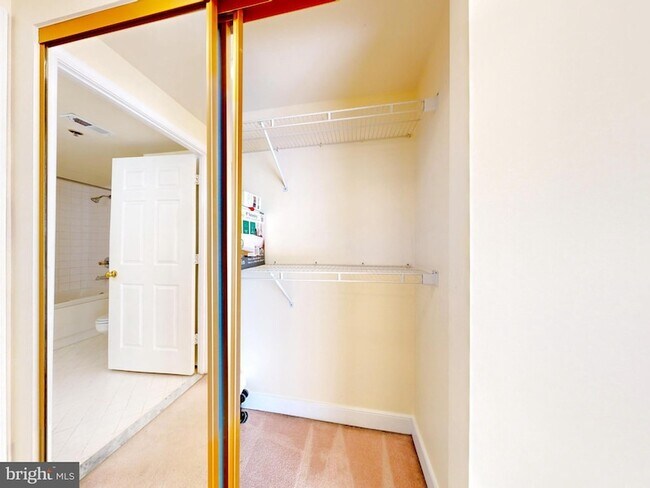 Building Photo - 1045 N Utah St