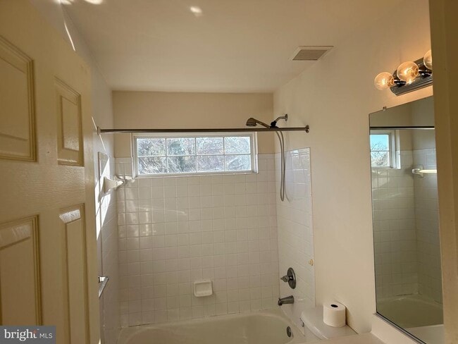 Building Photo - 6821 Hollow Glen Ct