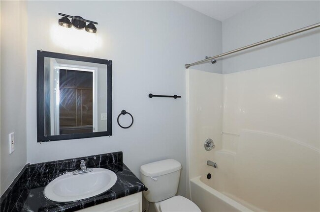 Building Photo - 2145 Hollywood Dr NW