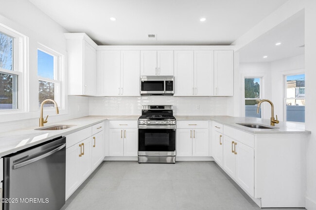 Building Photo - 448 Monmouth Rd