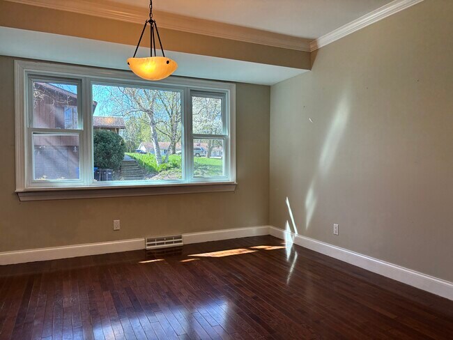 Building Photo - 2421 White Oak Trail