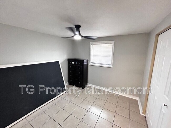 Building Photo - 6855 Hafford Ln