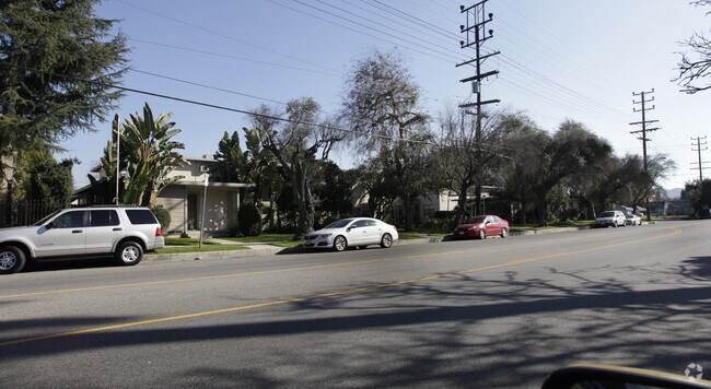 Building Photo - 5700 Hazeltine Ave