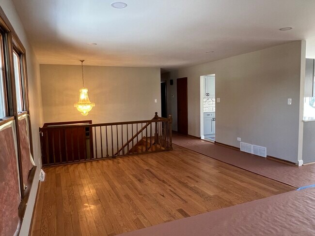 Building Photo - 530 N Arizona Ave