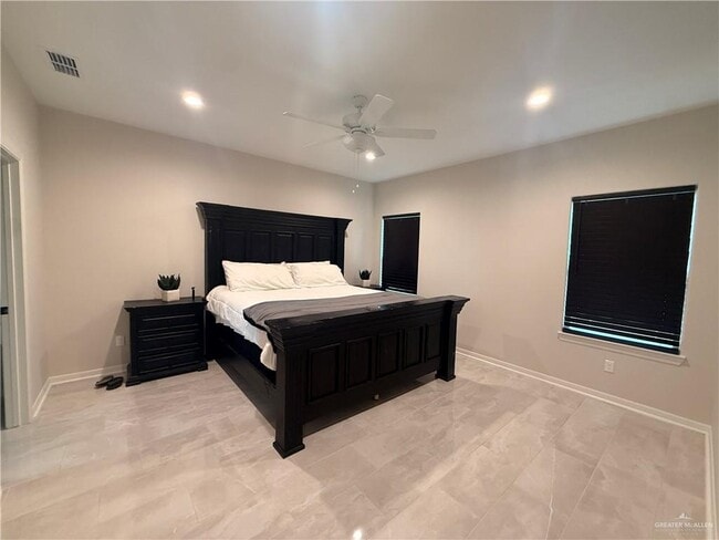 Building Photo - 18 Retama St