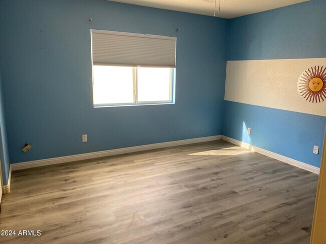 Building Photo - 9210 W Frank Ave