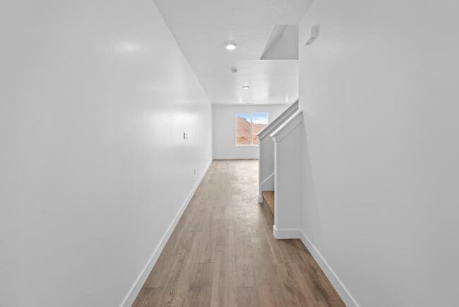 Building Photo - Modern and New 3 Bedroom Townhome in Long ...