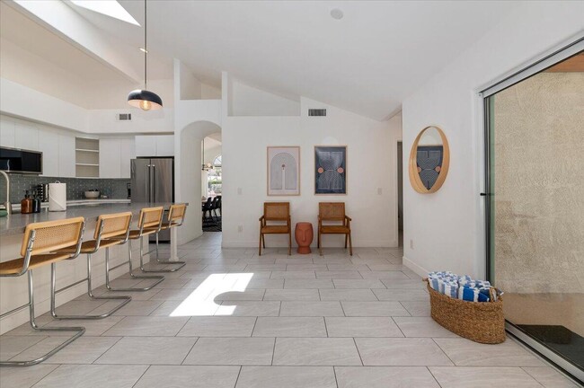 Building Photo - 53245 Avenida Martinez
