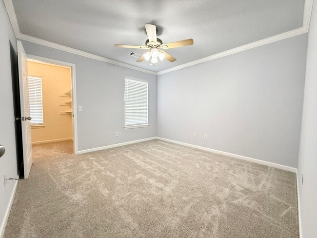 Building Photo - ***611 B Grove***