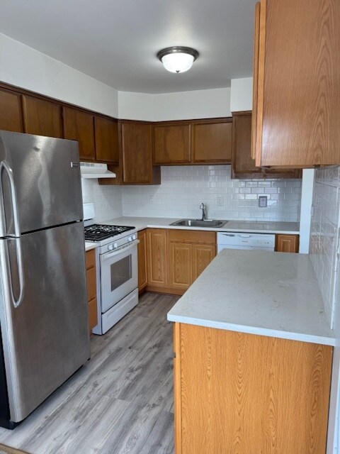 Kitchen - 3038 71st St