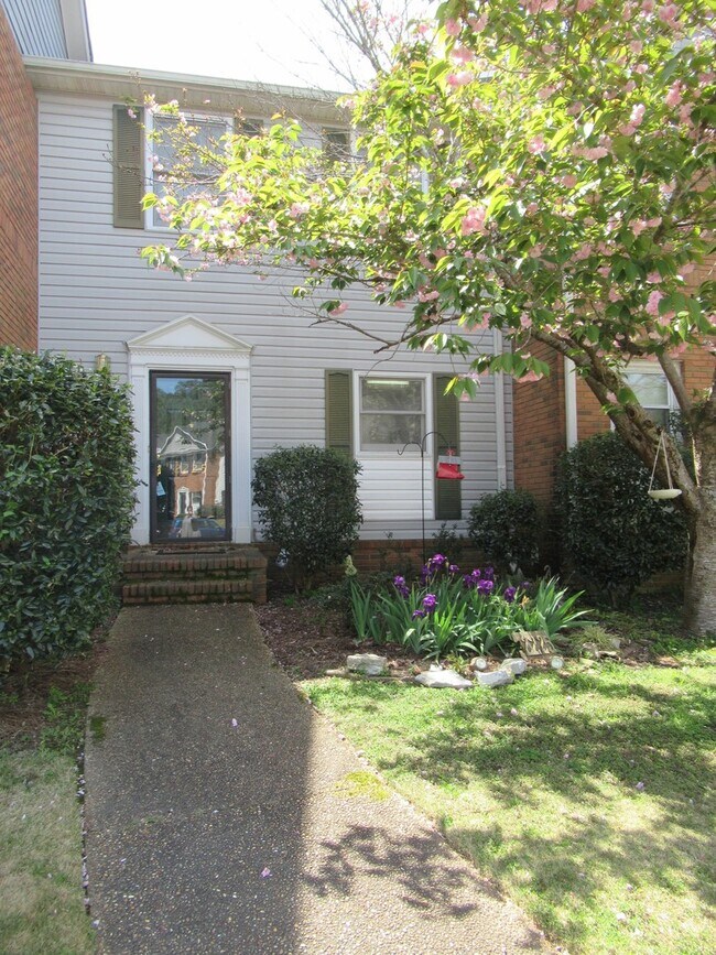 Building Photo - Home Available in Birmingham! Available to View Now! DEPOSIT PENDING!!!