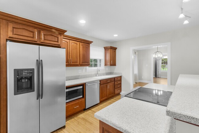 Building Photo - 1609 Lucerne Way