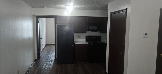 Building Photo - 635 Whitham Ave