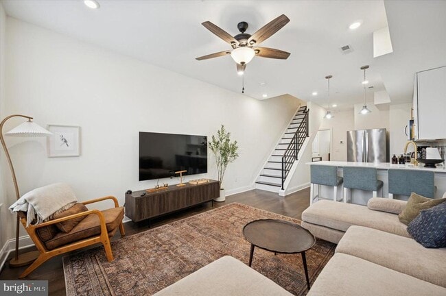 Building Photo - 3958 Mt Vernon St