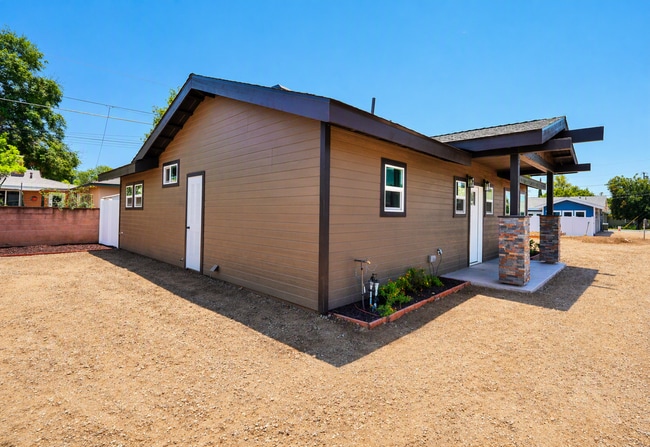 Building Photo - 4805 Charlotte Way