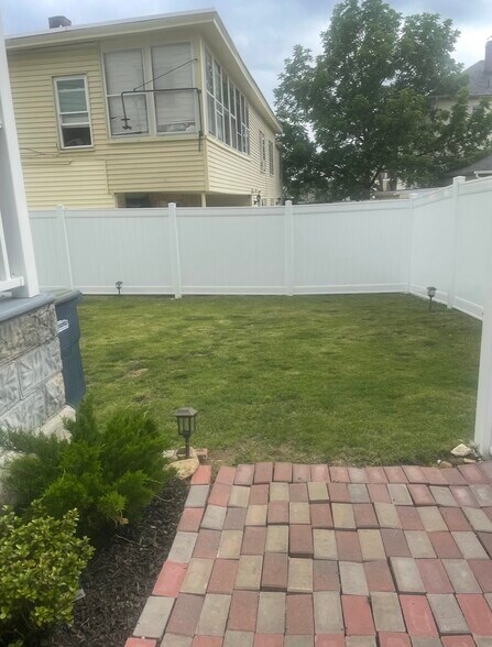 Building Photo - 14 Park St