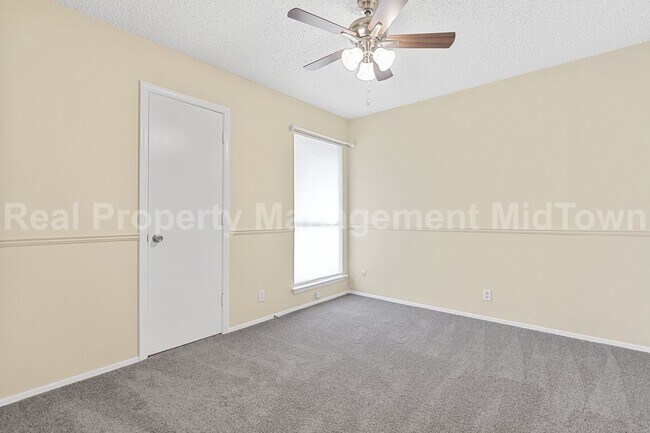 Building Photo - Charming 3-Bedroom Home Just Minutes from ...