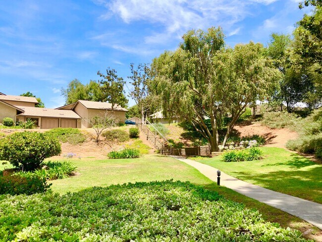 Building Photo - Beautiful, End-Unit, Ground Level, Largest SF 1/1 layout in the Pala Mesa Villas Community with G...